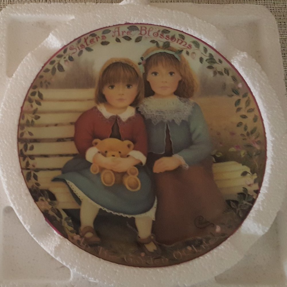 Sisters are Blossoms Decorative Plate Bradford Exchange Kindred Moments